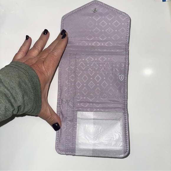 Vera Bradley Ultralight RFID Mini Tri-fold Wallet - Tropical Floral Print - Picture 6 of 12